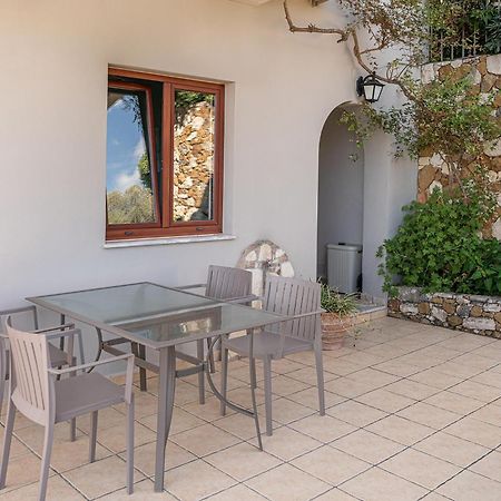 Andromia Studios & Apartments Agia Marina Екстериор снимка