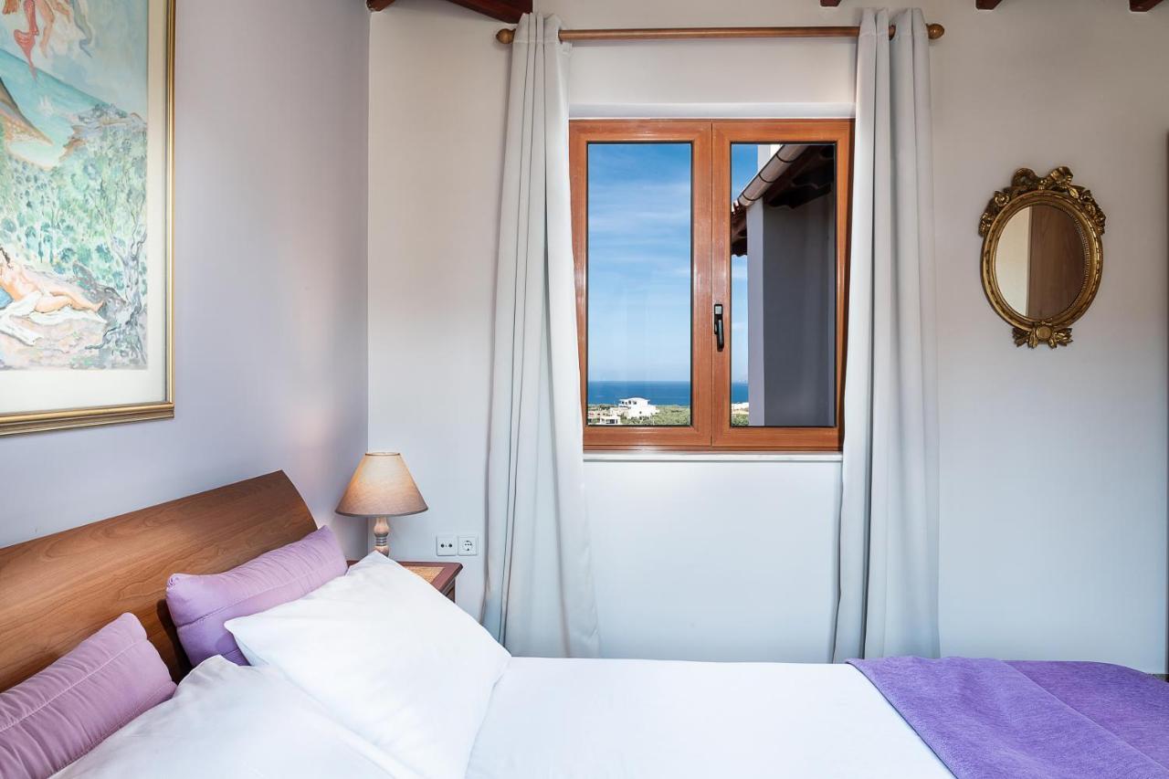 Andromia Studios & Apartments Agia Marina Екстериор снимка