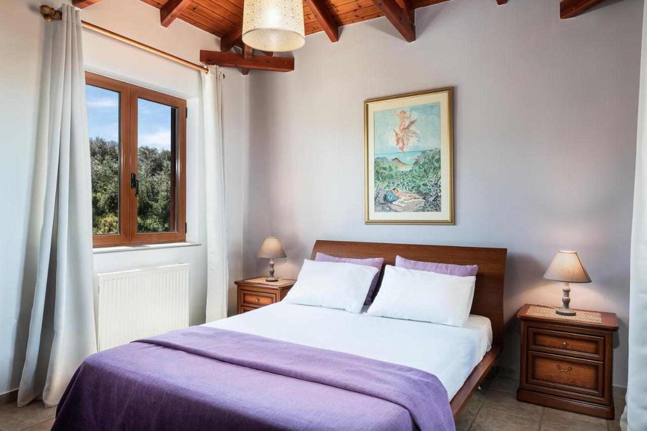 Andromia Studios & Apartments Agia Marina Екстериор снимка