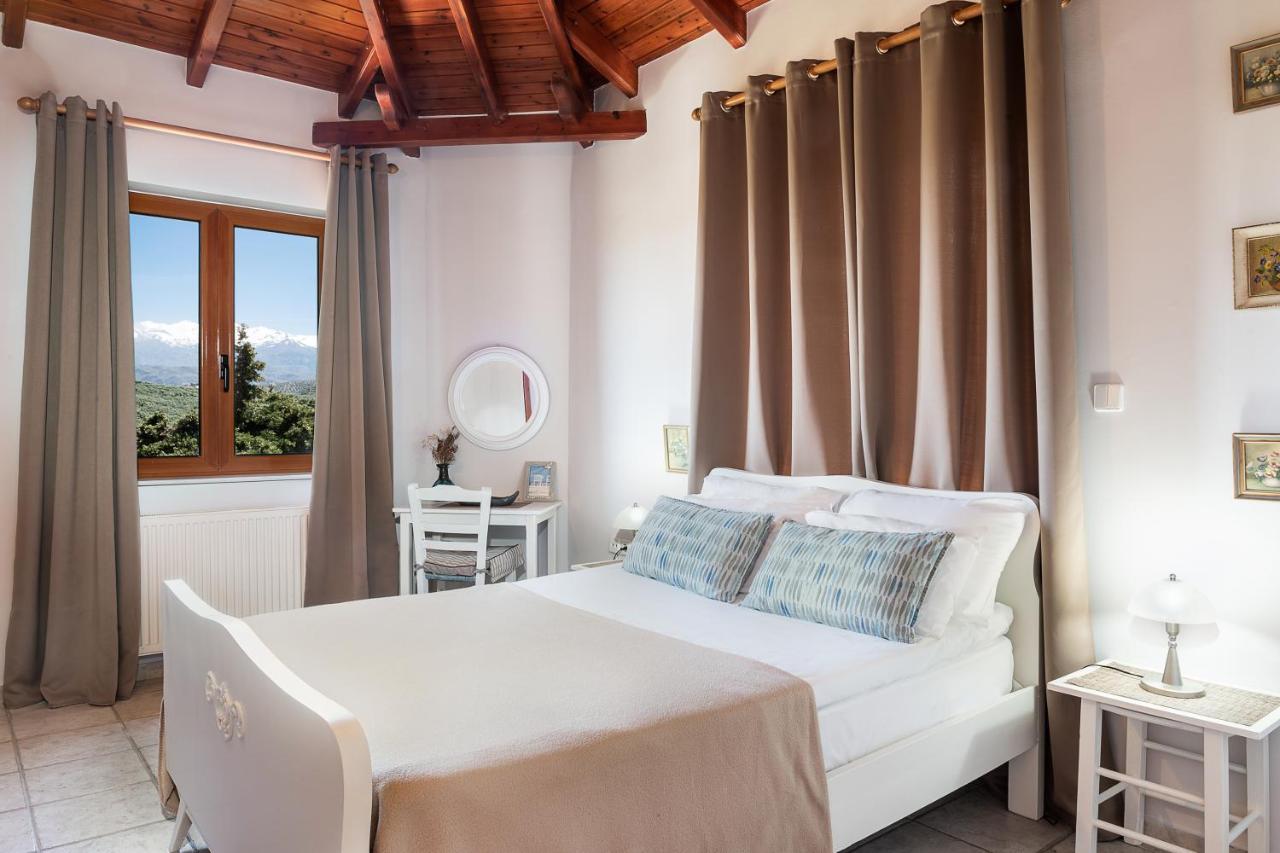 Andromia Studios & Apartments Agia Marina Екстериор снимка