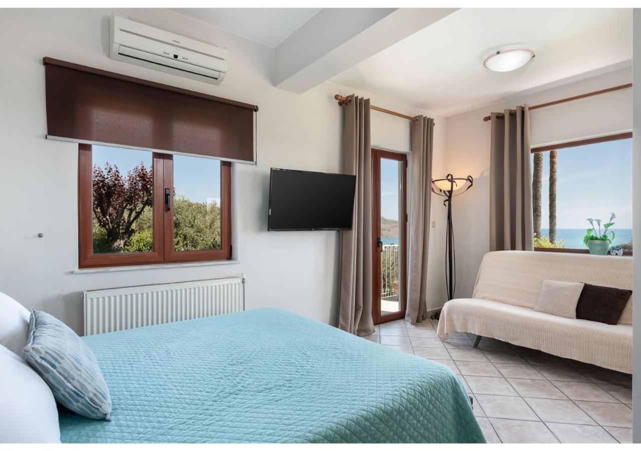 Andromia Studios & Apartments Agia Marina Екстериор снимка