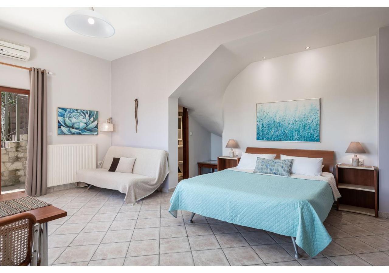 Andromia Studios & Apartments Agia Marina Екстериор снимка