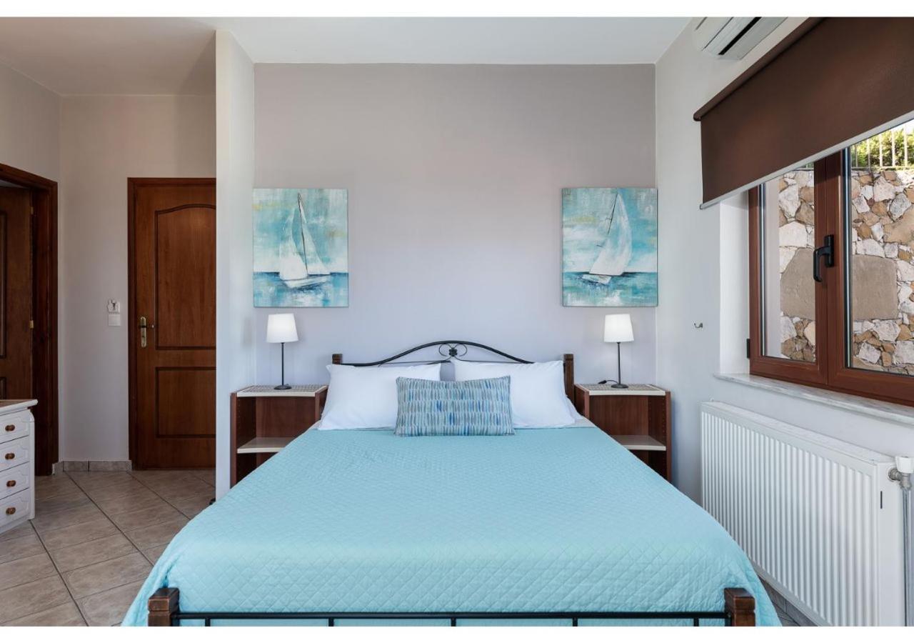 Andromia Studios & Apartments Agia Marina Екстериор снимка