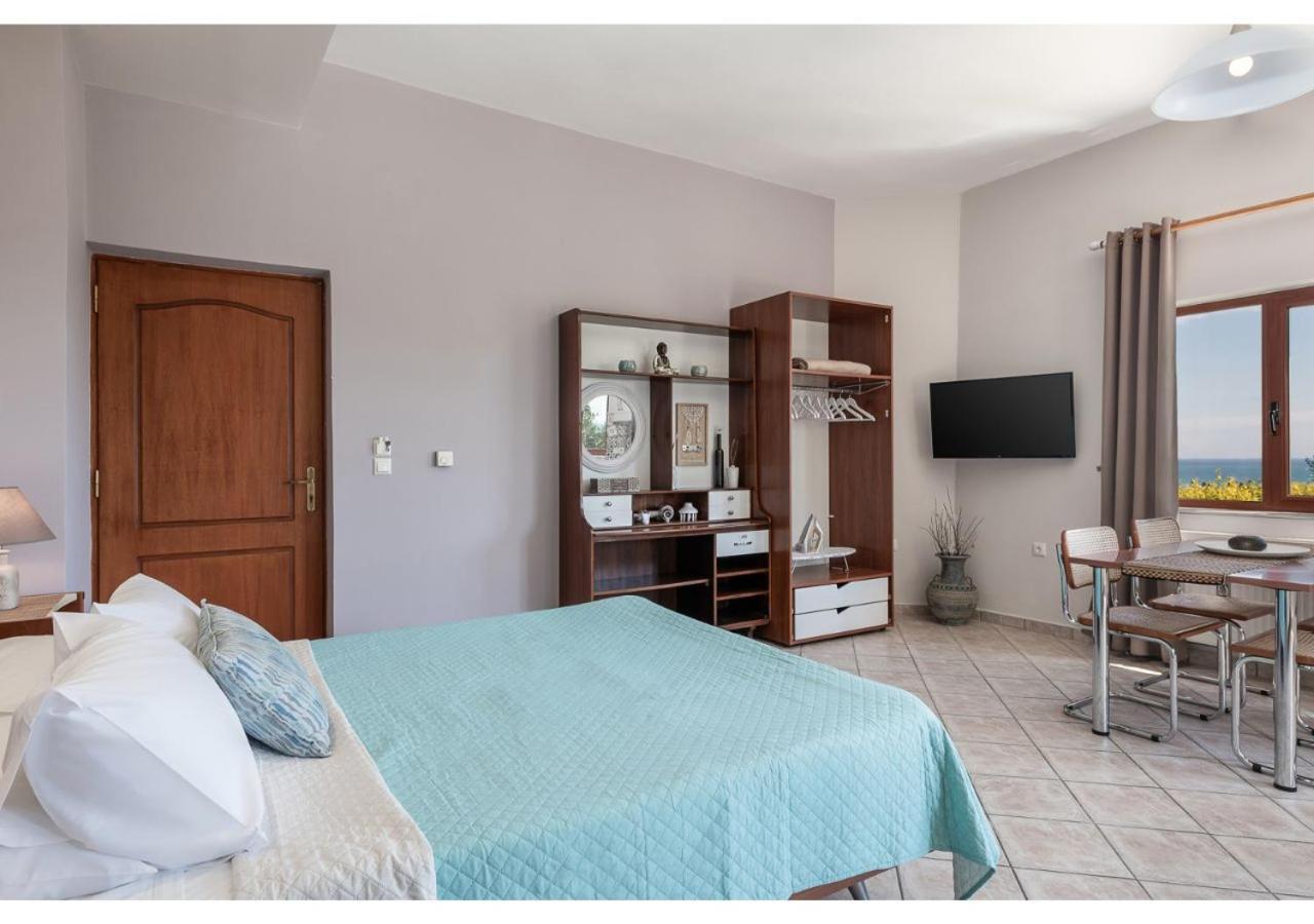 Andromia Studios & Apartments Agia Marina Екстериор снимка