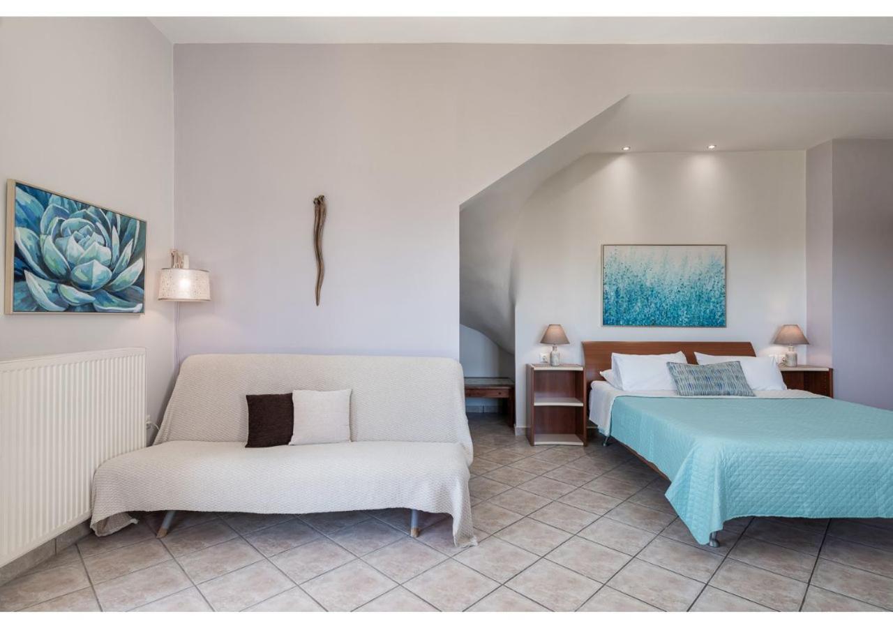 Andromia Studios & Apartments Agia Marina Екстериор снимка