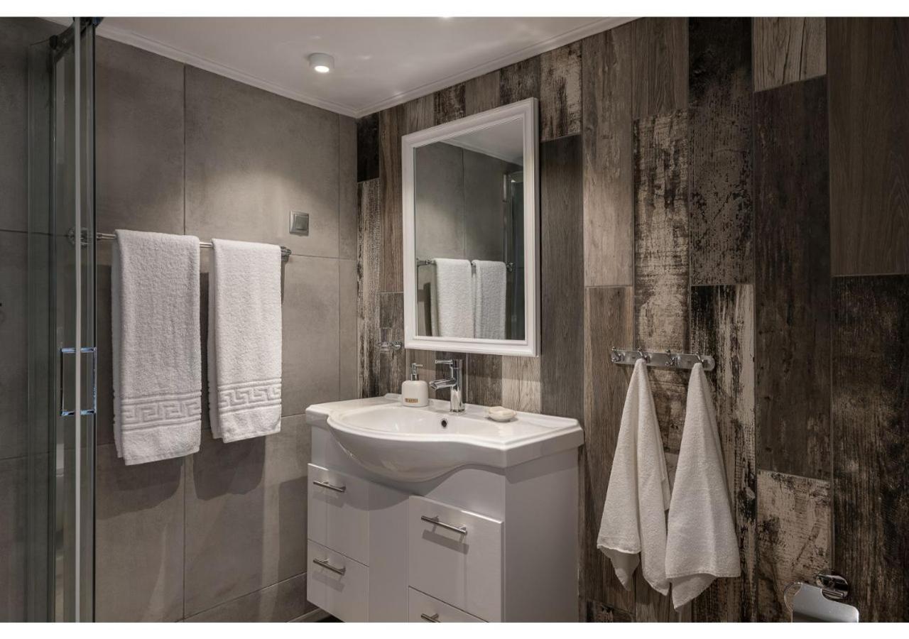 Andromia Studios & Apartments Agia Marina Екстериор снимка