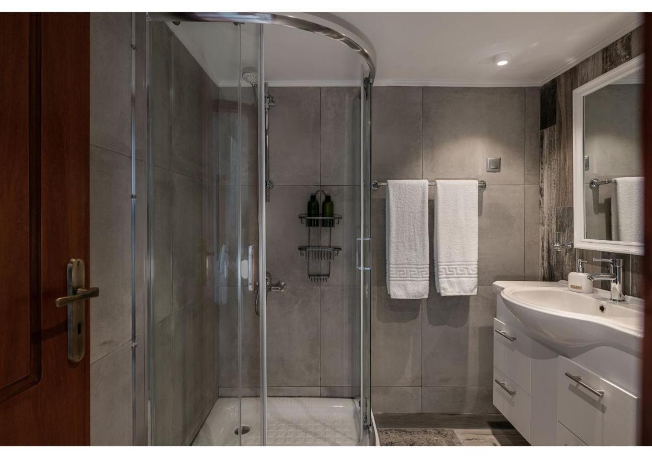 Andromia Studios & Apartments Agia Marina Екстериор снимка