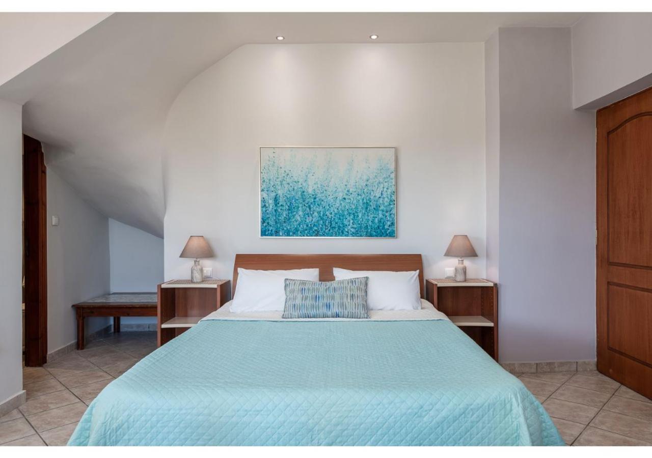 Andromia Studios & Apartments Agia Marina Стая снимка