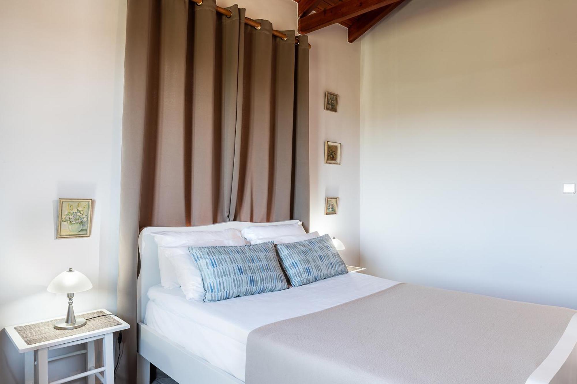 Andromia Studios & Apartments Agia Marina Стая снимка