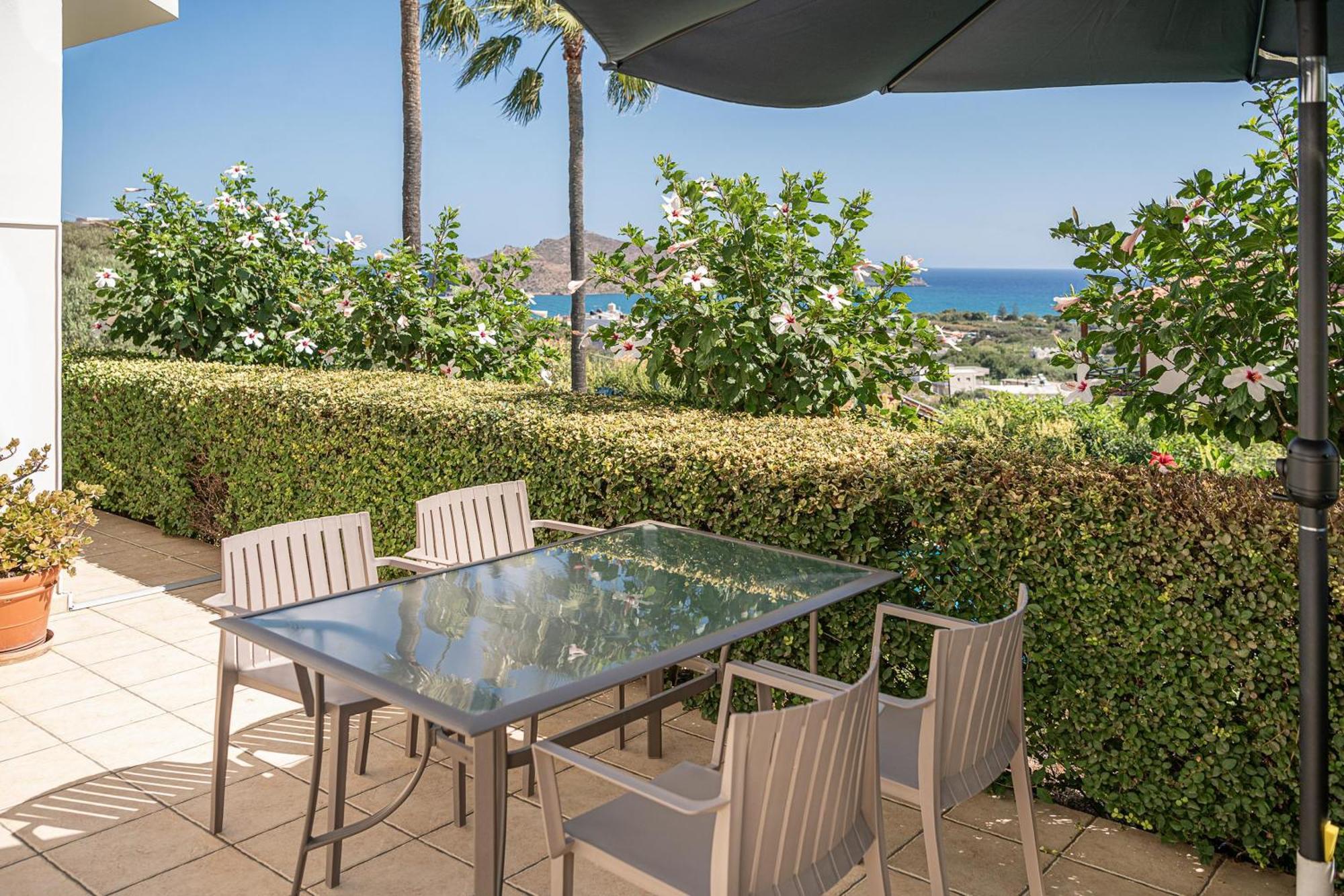 Andromia Studios & Apartments Agia Marina Екстериор снимка