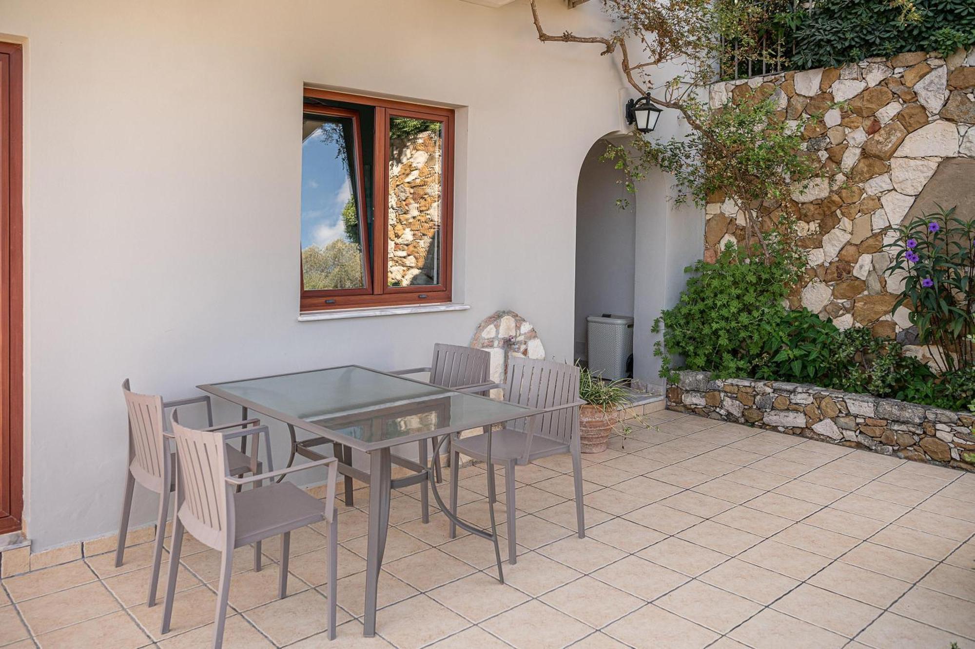 Andromia Studios & Apartments Agia Marina Екстериор снимка