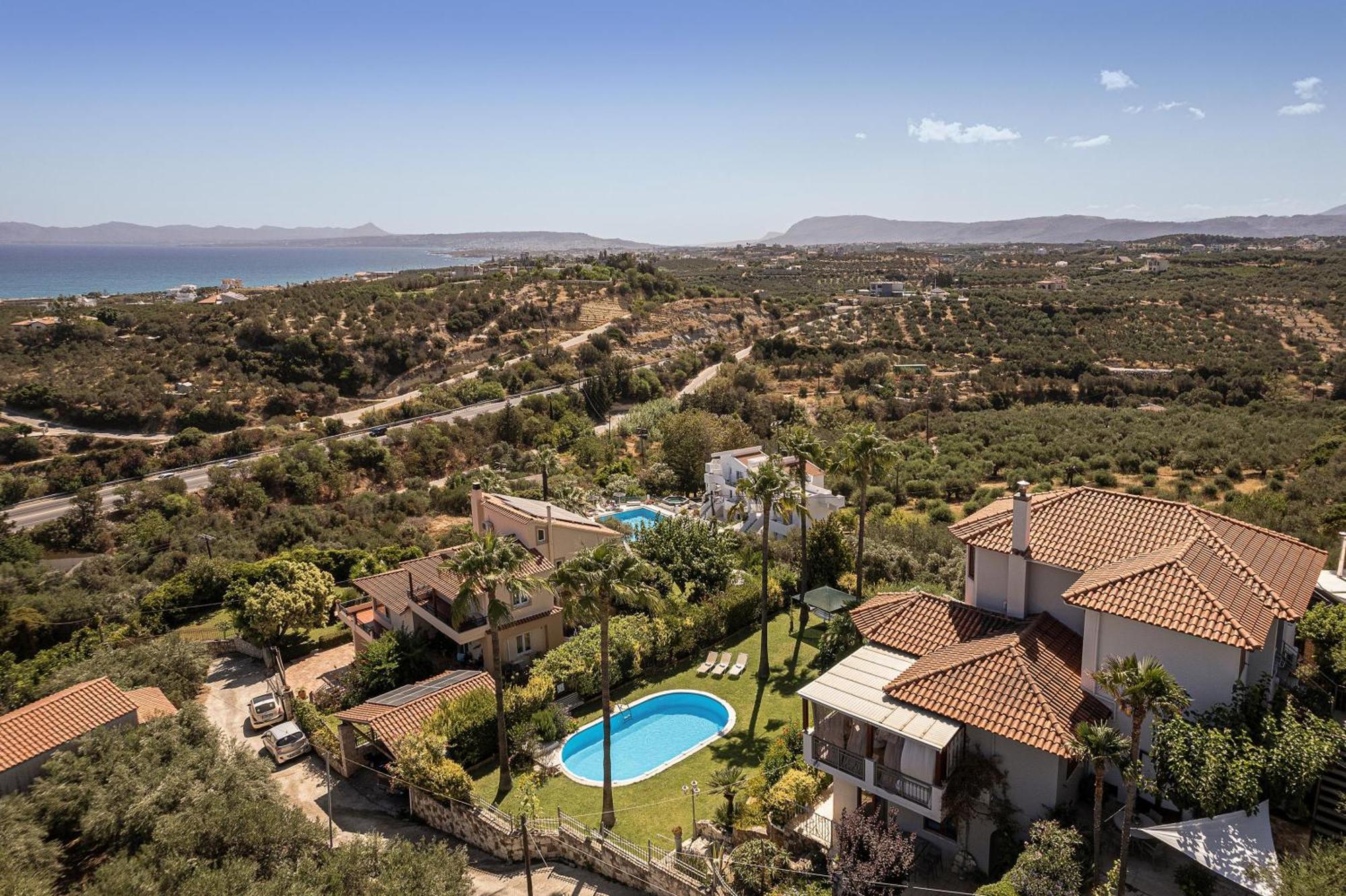 Andromia Studios & Apartments Agia Marina Екстериор снимка
