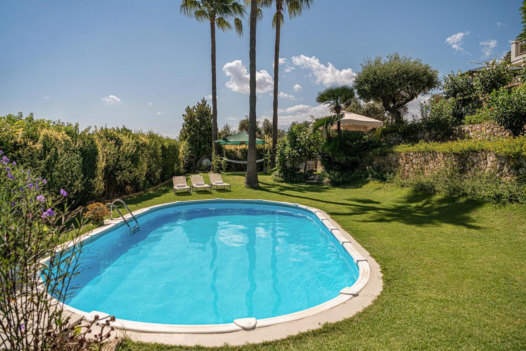 Andromia Studios & Apartments Agia Marina Екстериор снимка