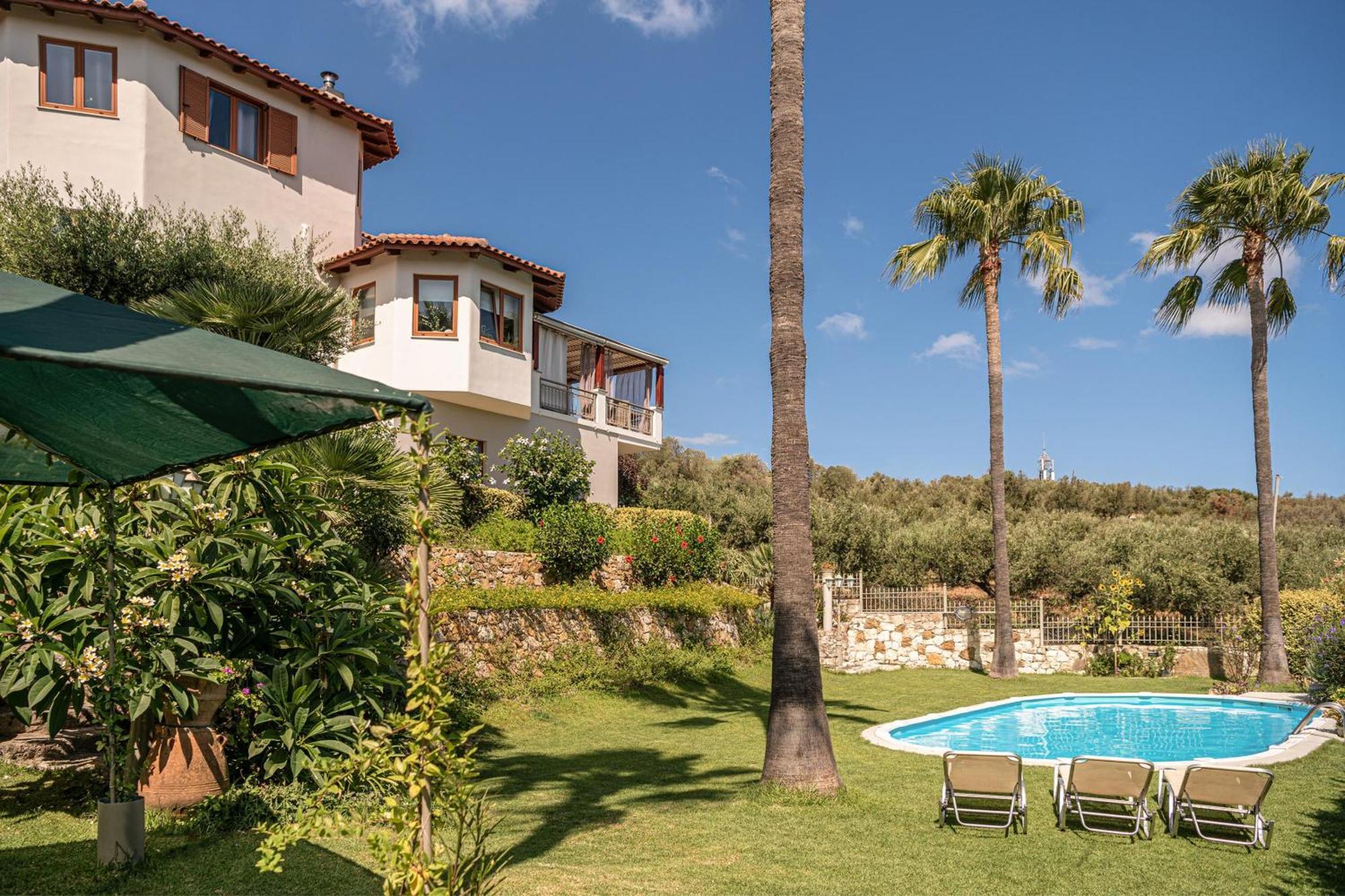 Andromia Studios & Apartments Agia Marina Екстериор снимка