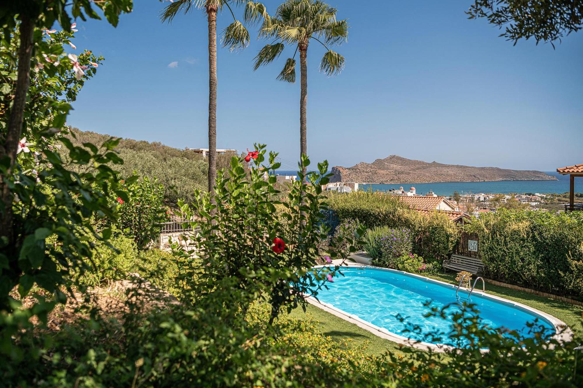 Andromia Studios & Apartments Agia Marina Екстериор снимка